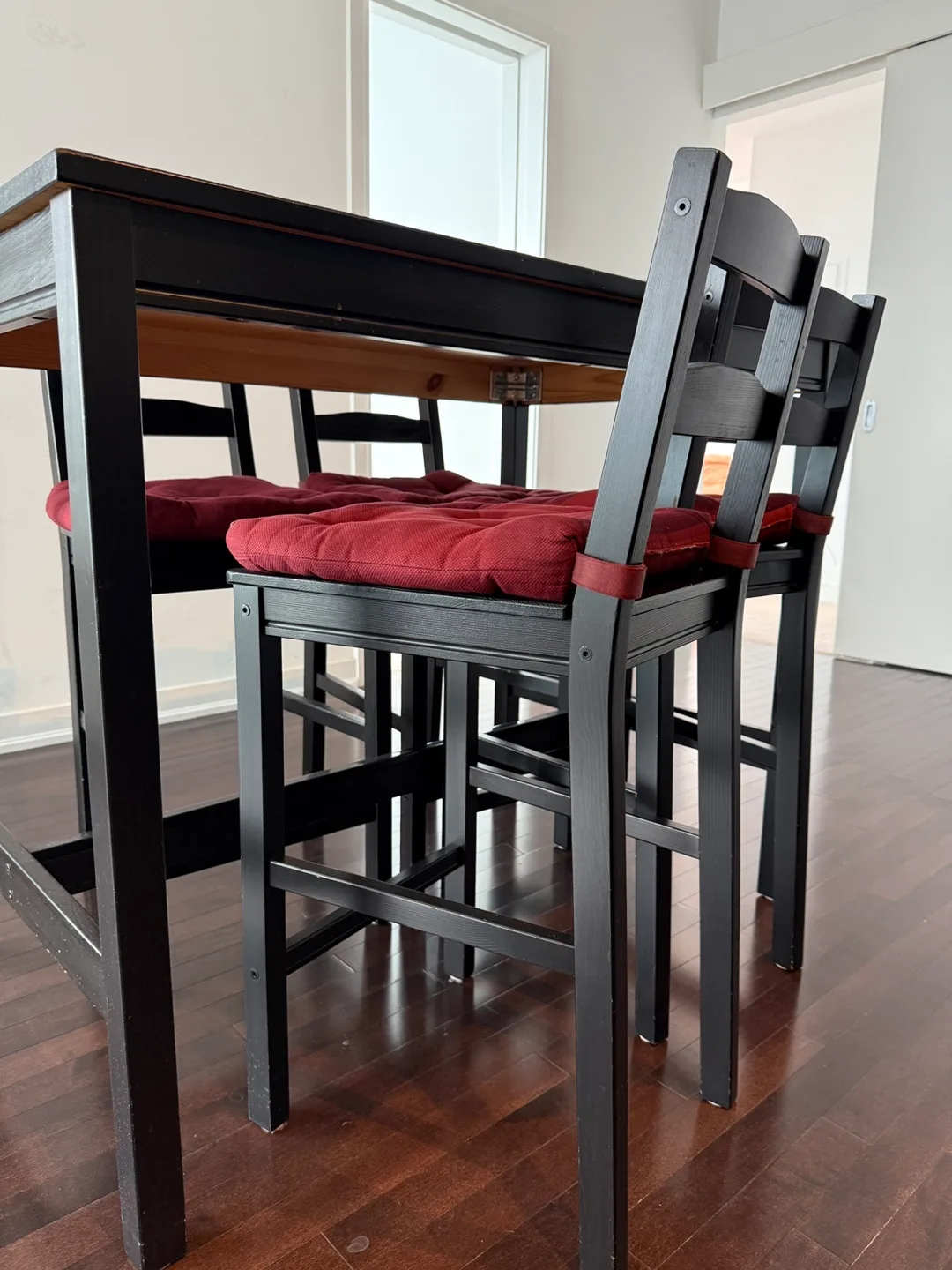 🪑 IKEA HÄGERNÄS Bar Table + 4 Stools – $125 image indicator(5)