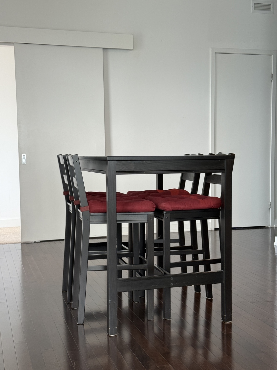 🪑 IKEA HÄGERNÄS Bar Table + 4 Stools – $125 - photo 2