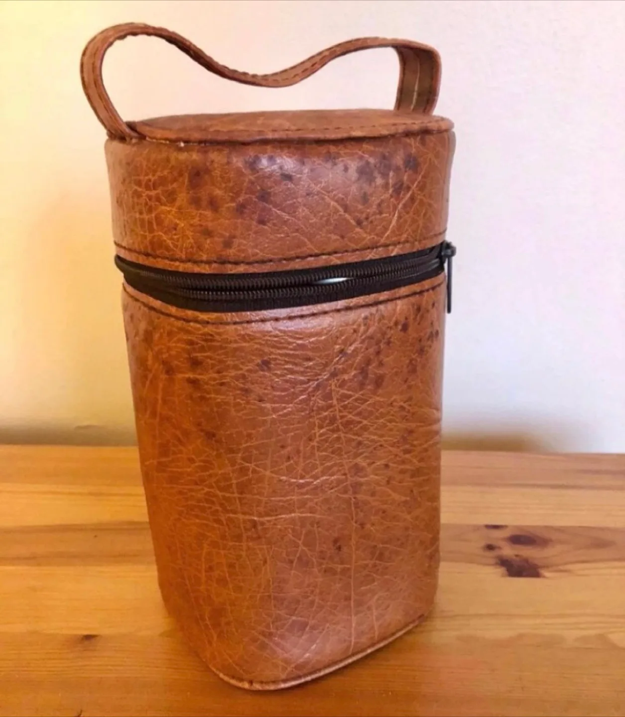 Vintage Twin Flask Set with Leather Case image indicator(3)