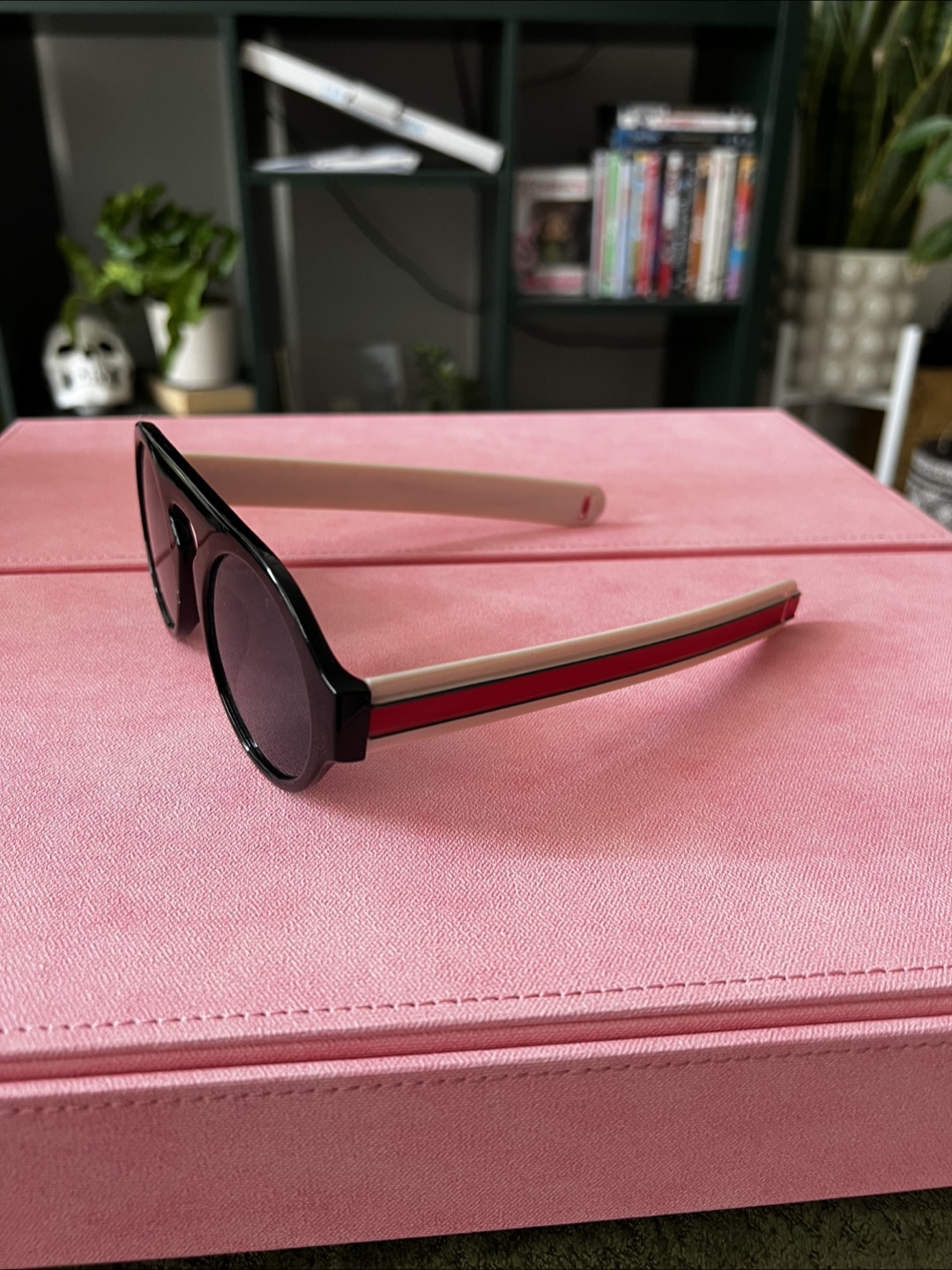 Women’s Sunglasses - photo 4