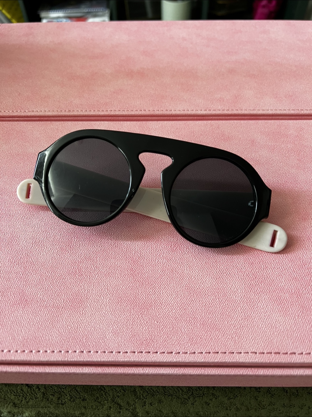 Women’s Sunglasses - photo 3