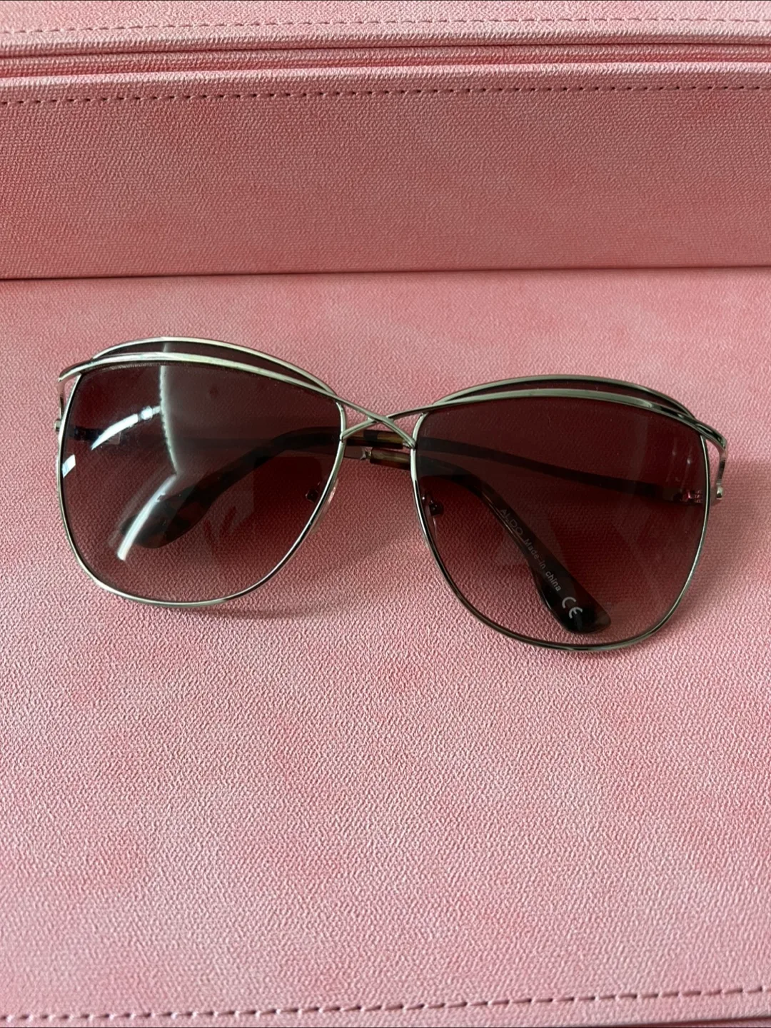 Women’s Sunglasses thumbnail