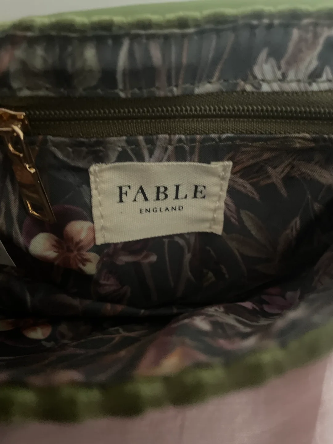 Fable England Green Velvet Bee Crossbody Bag image indicator(3)