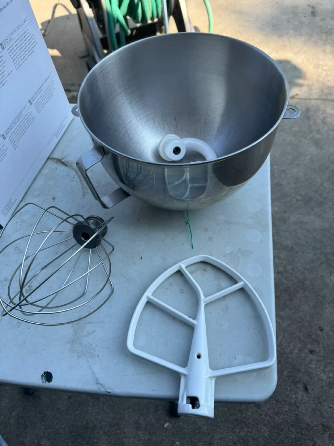 6qtKitchenAid Mixer Bowl & 3 Attachments thumbnail