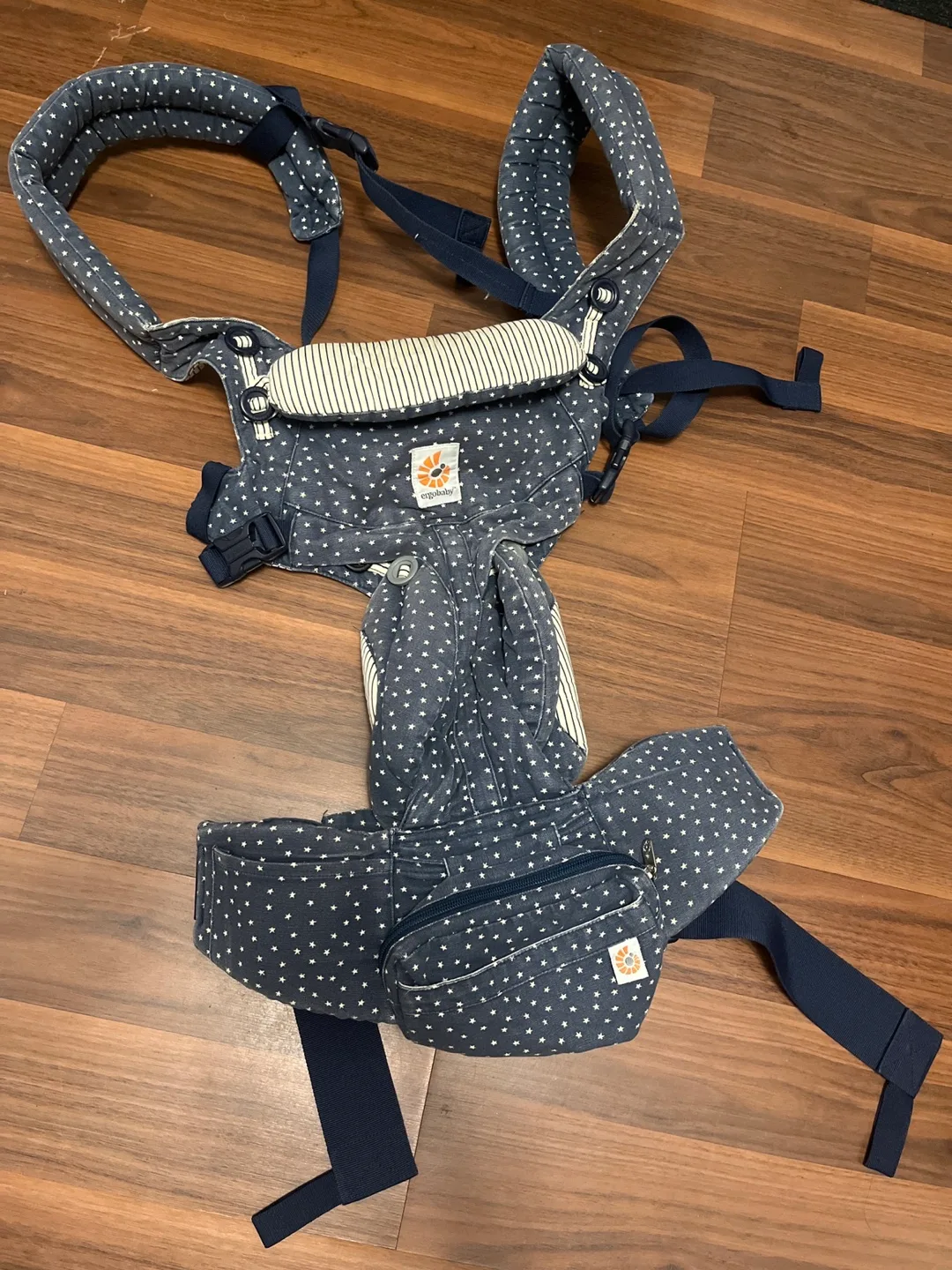 Ergobaby Omni 360 Galaxy Carrier & Ergobaby Embrace Carrier image indicator(2)