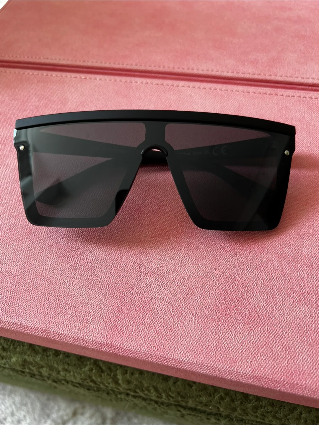 Women’s Sunglasses image indicator(5)