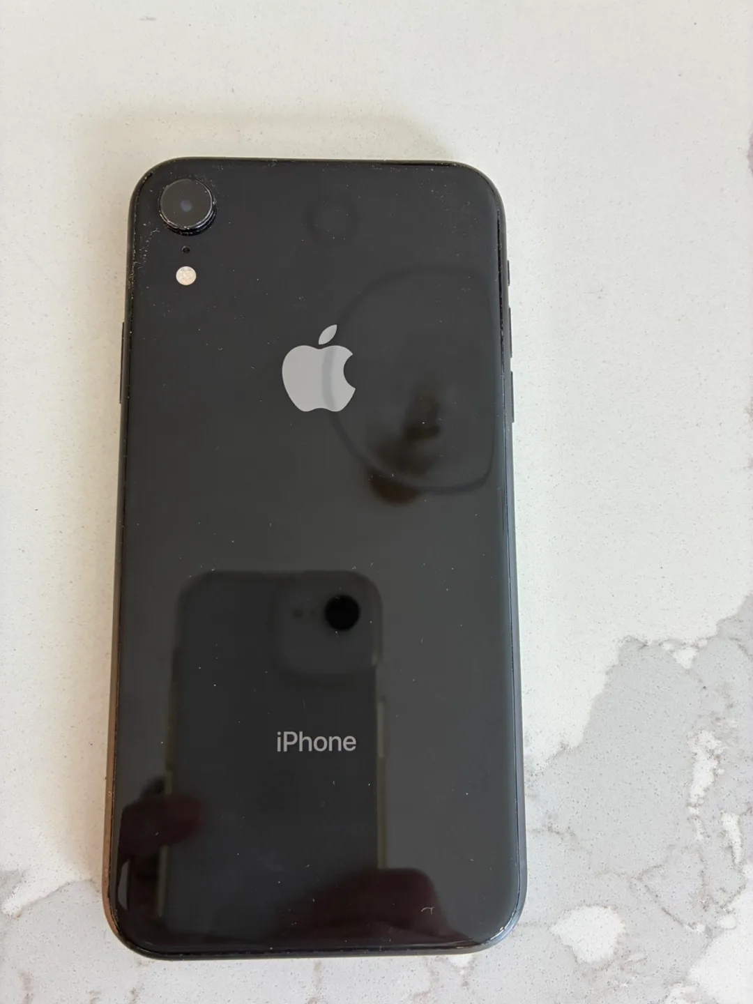 Cracked iPhone - As Is image indicator(2)