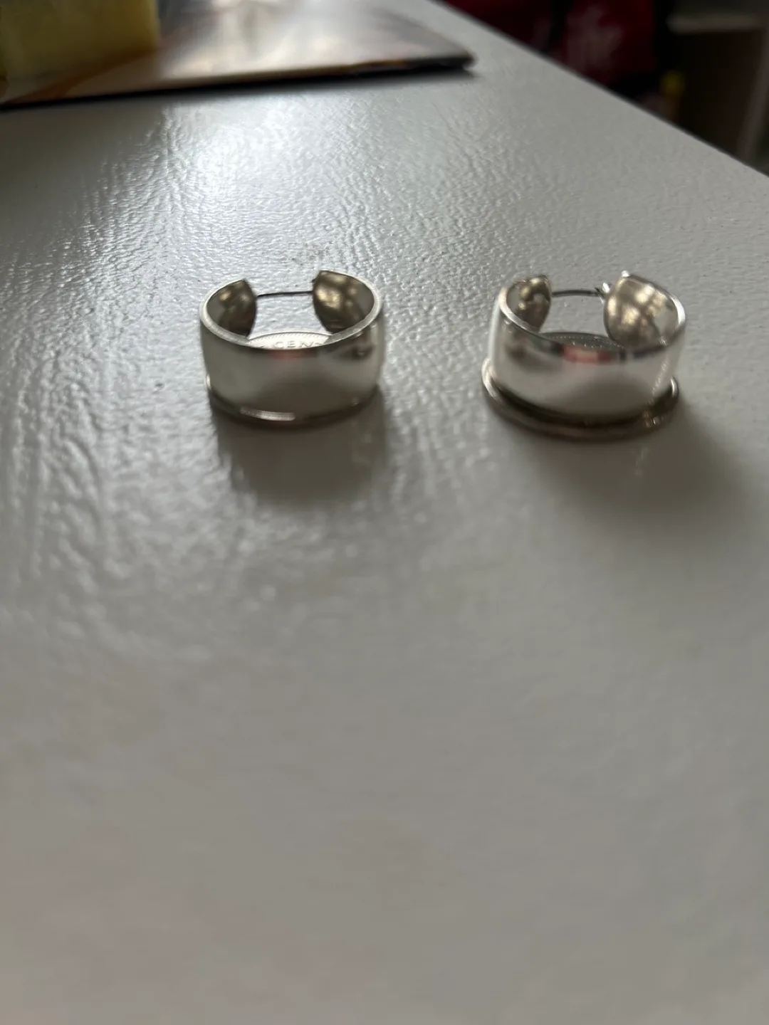 Silver Hoop Earrings image indicator(2)