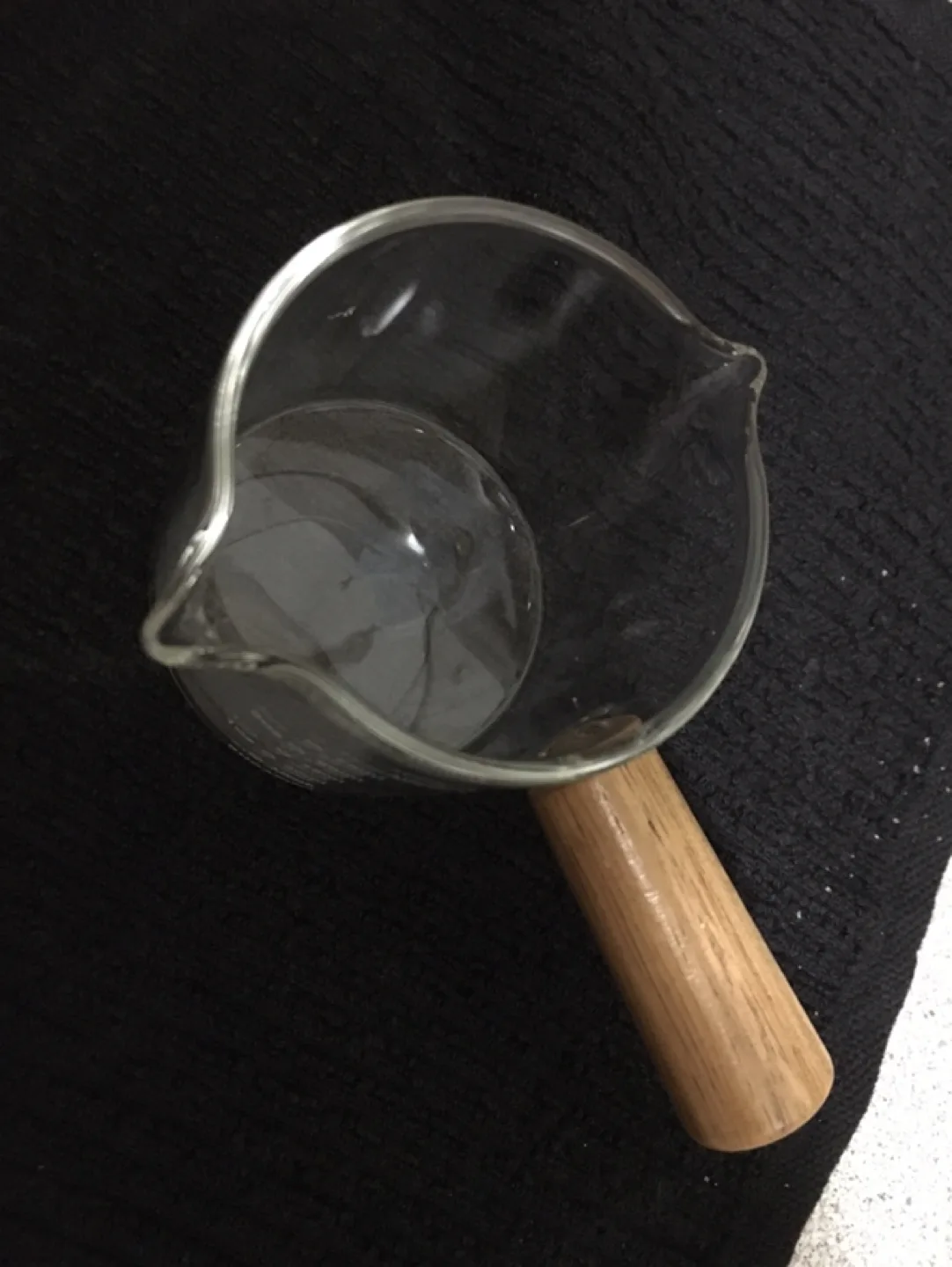 Sucafina Glass Measuring Cup with Wooden Handle image indicator(2)