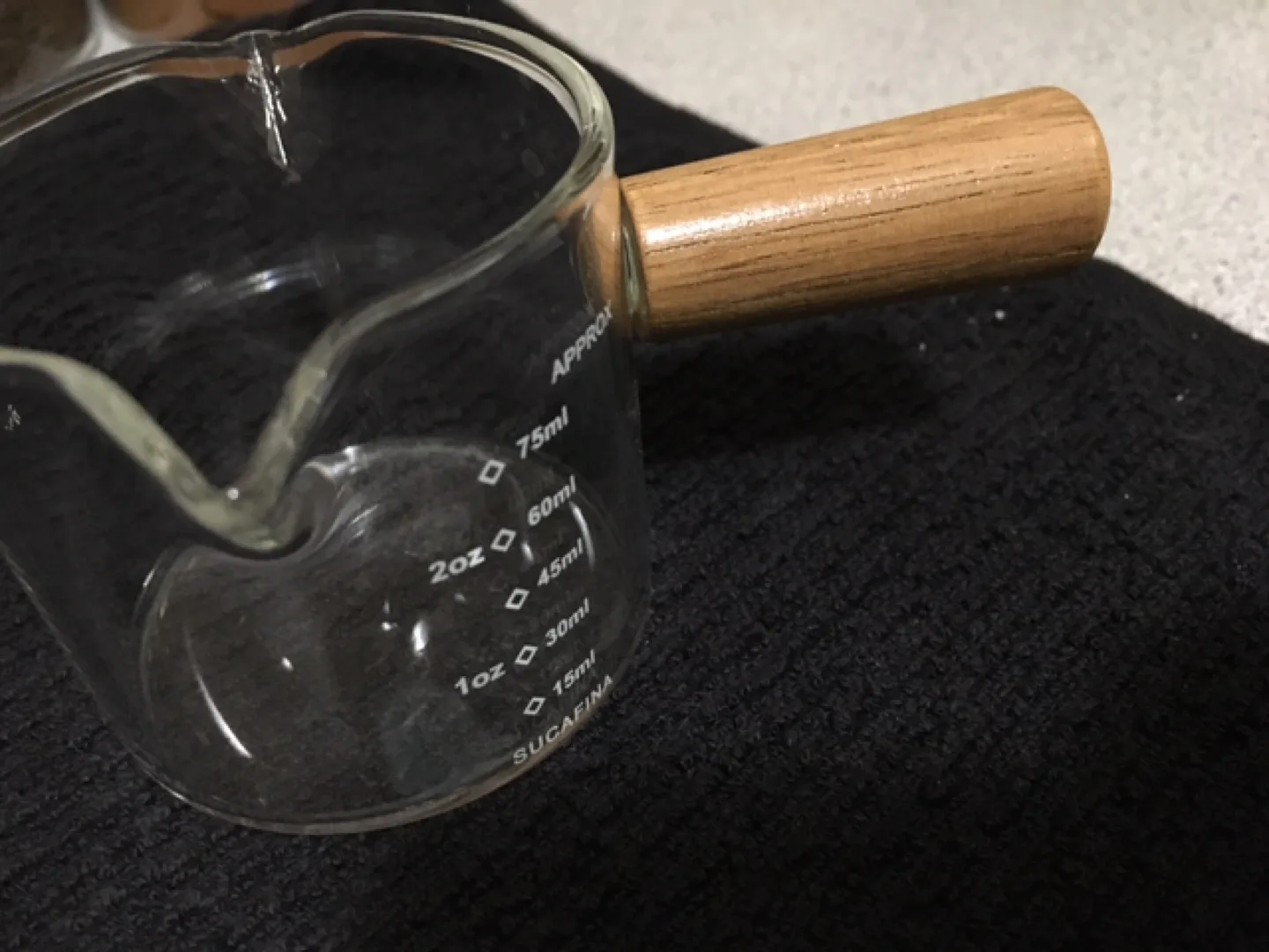 Sucafina Glass Measuring Cup with Wooden Handle image indicator(3)