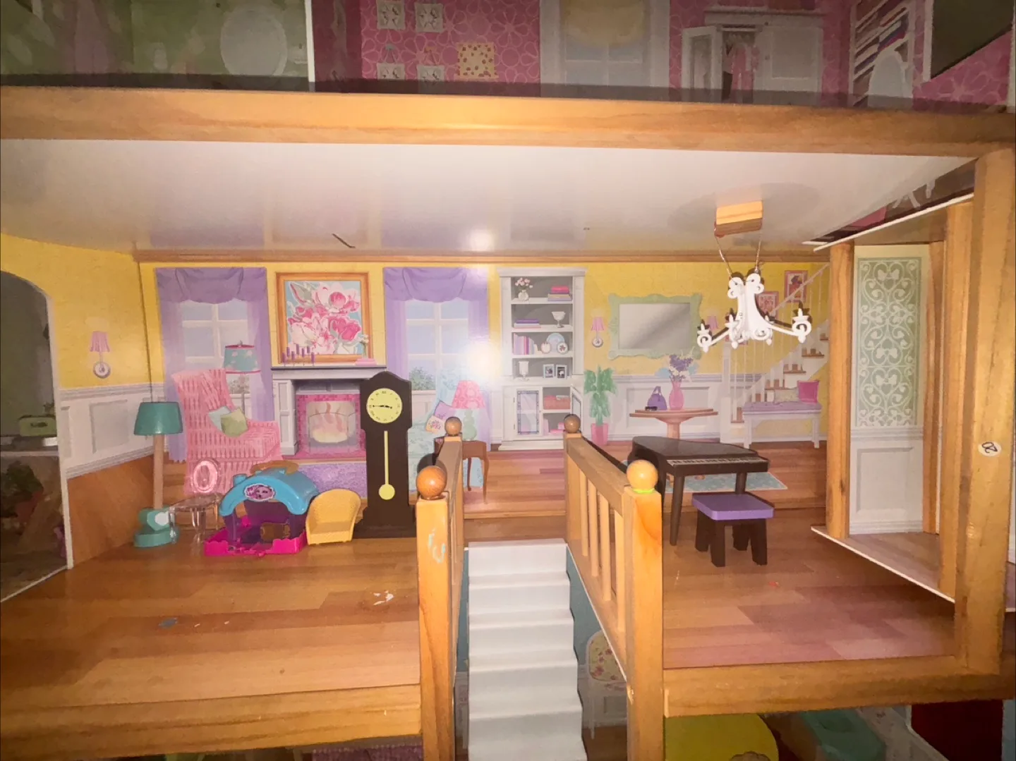 Dollhouse with Furniture image indicator(5)