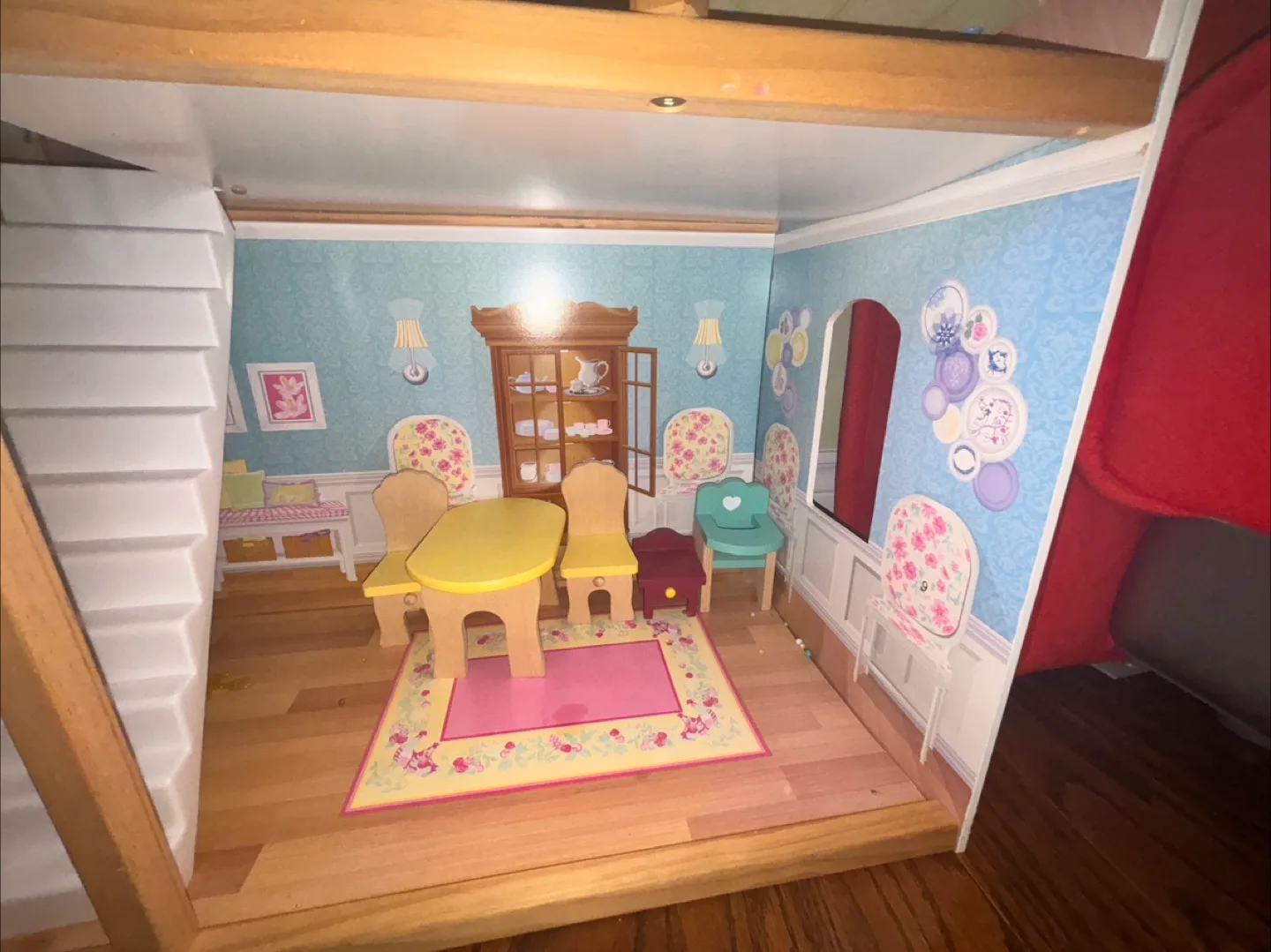 Dollhouse with Furniture image indicator(7)