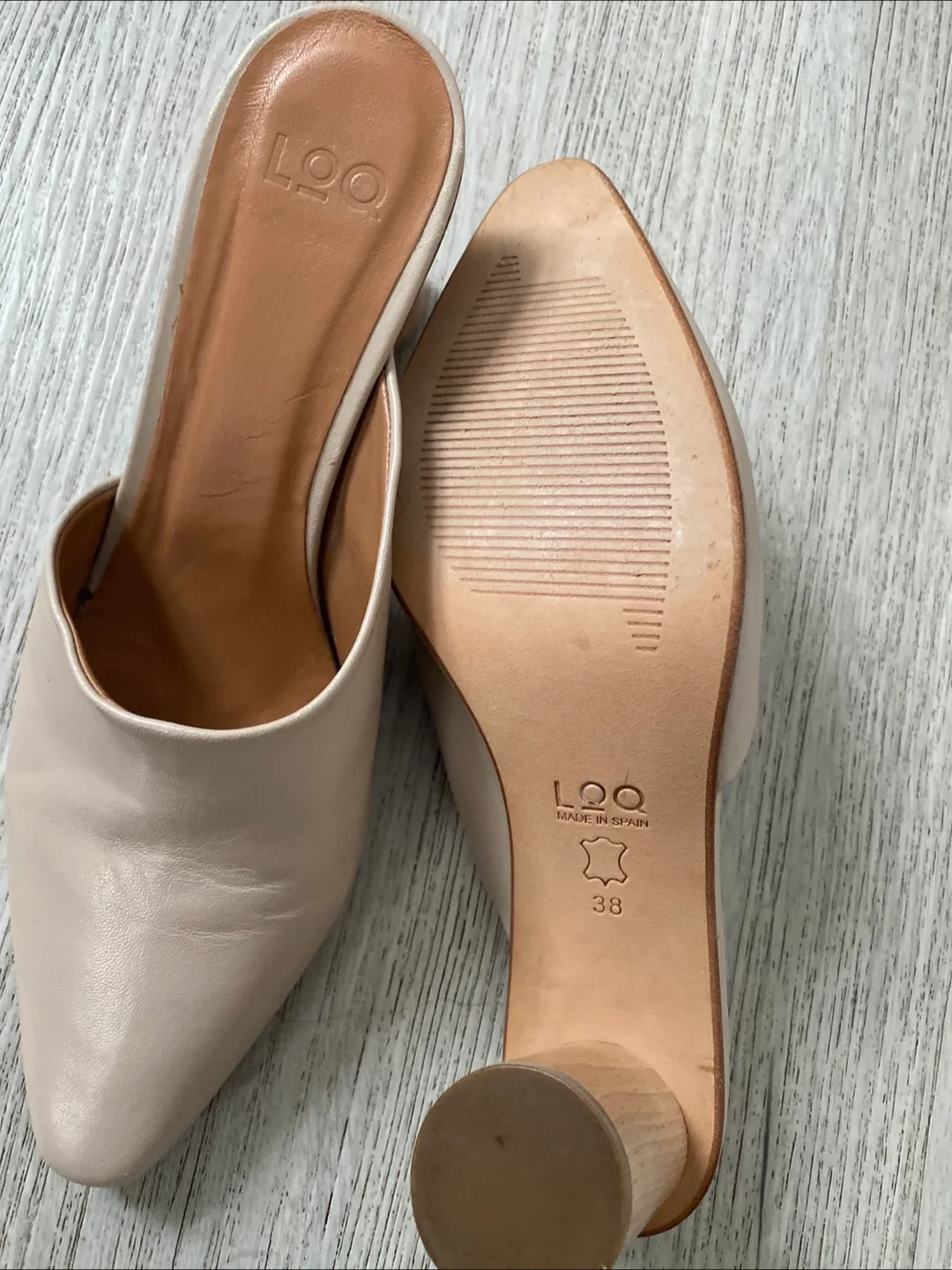 LOQ Women's Beige Leather Mules, Size 8 image indicator(2)