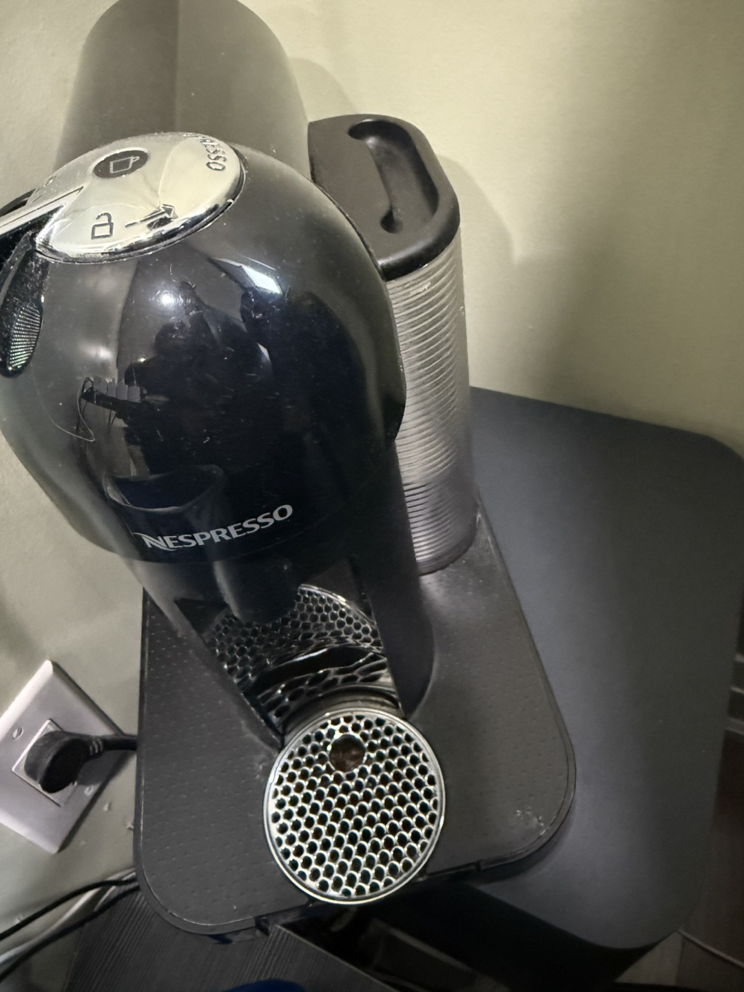 Nespresso Coffee Machine - Black - photo 2