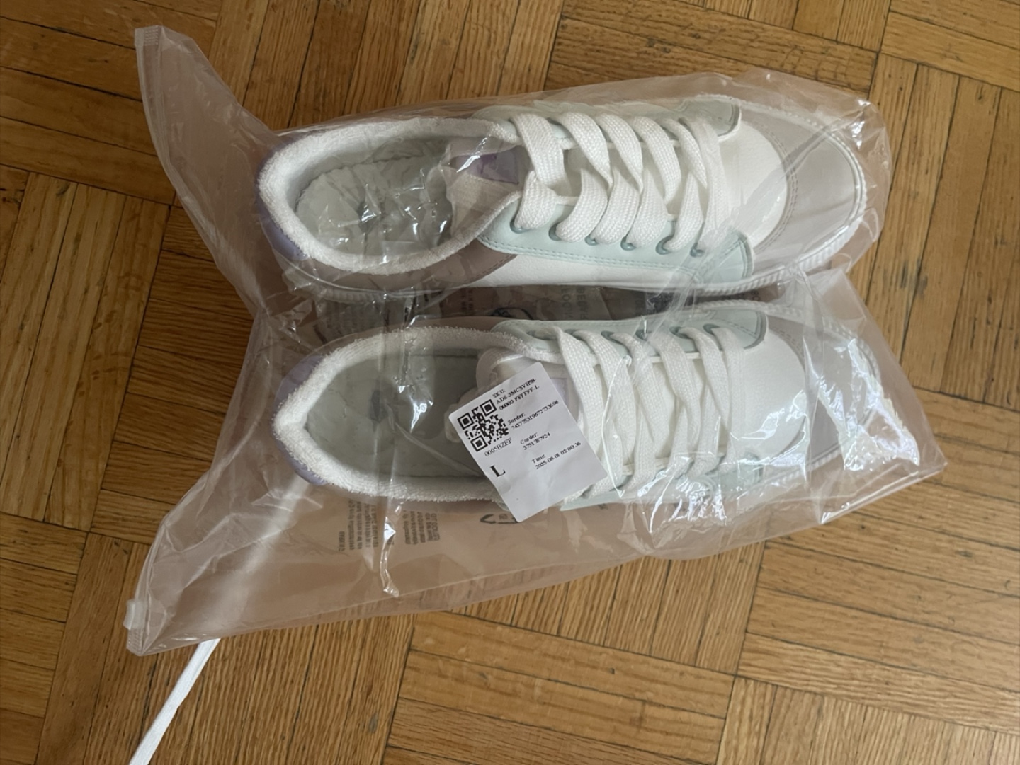 New Rocket dog White Sneakers - Size L
