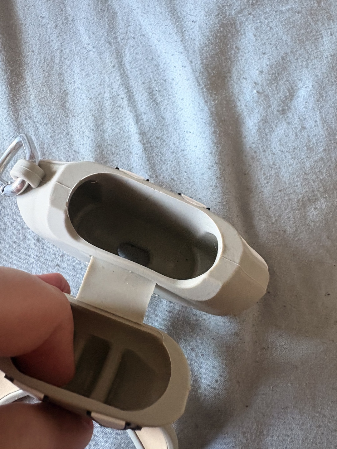 Bugs Bunny AirPods Case - photo 2