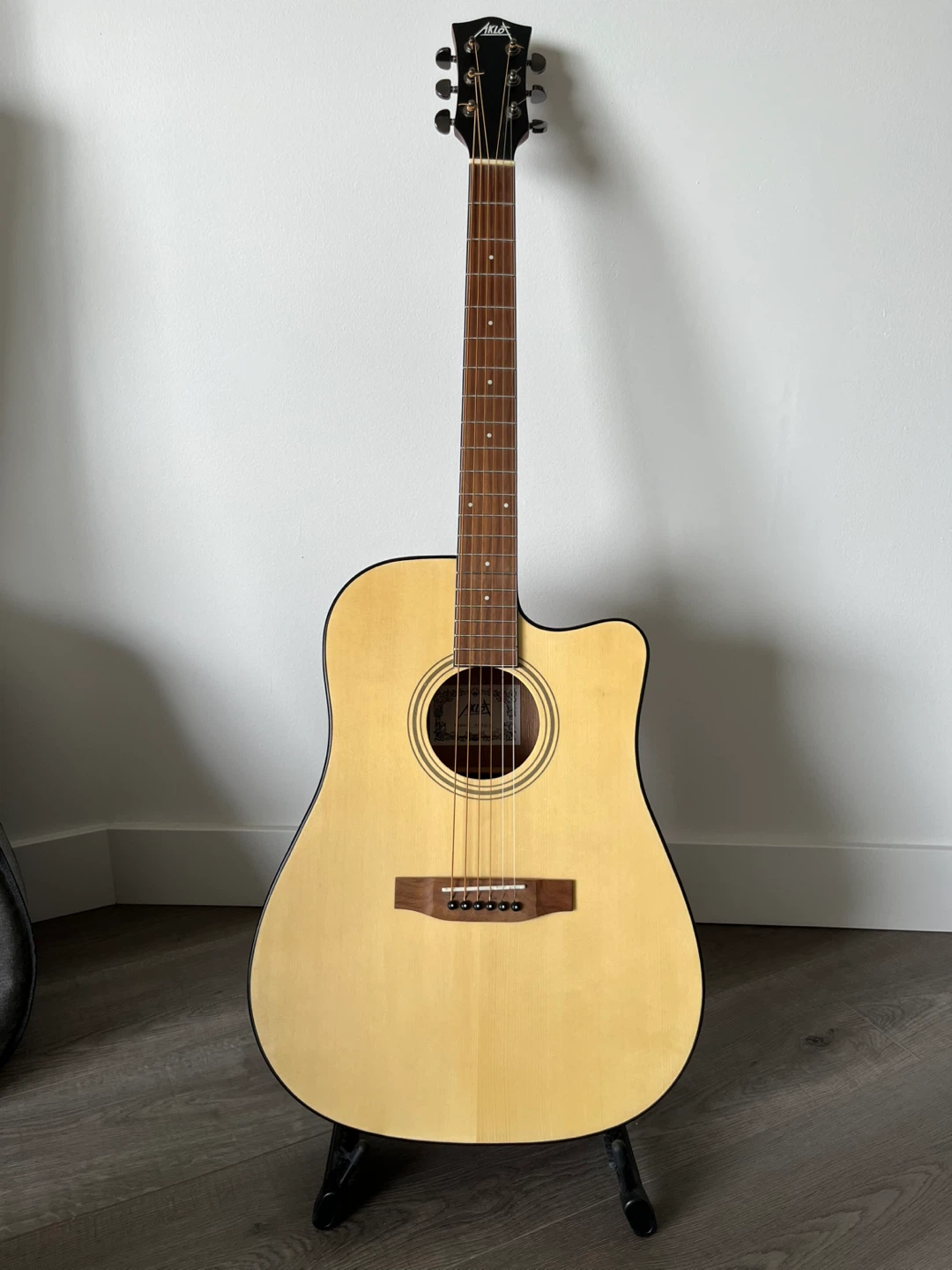 Aklot full-size acoustic guitar