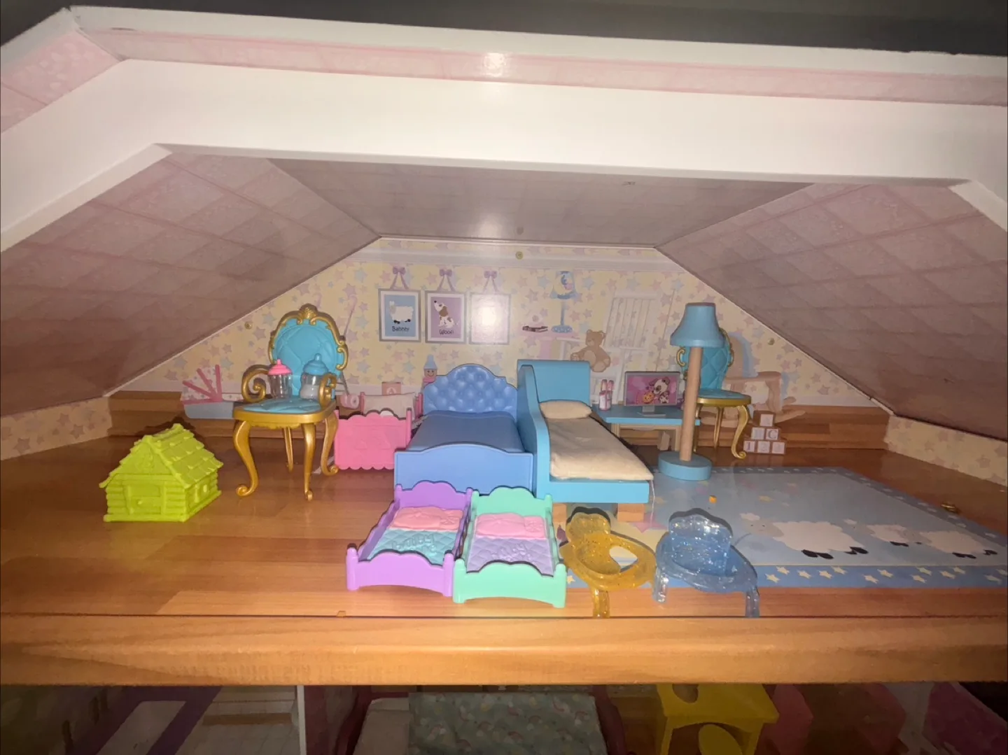 Dollhouse with Furniture included image indicator(2)