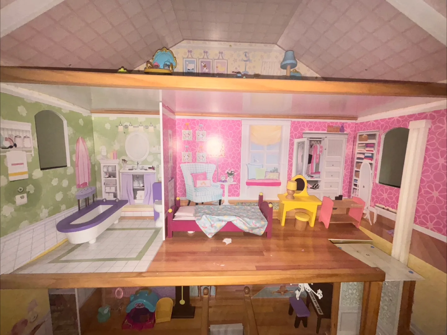 Dollhouse with Furniture included image indicator(5)