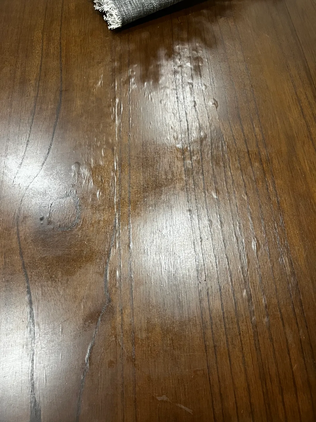 Dining Table with Four Chairs image indicator(8)