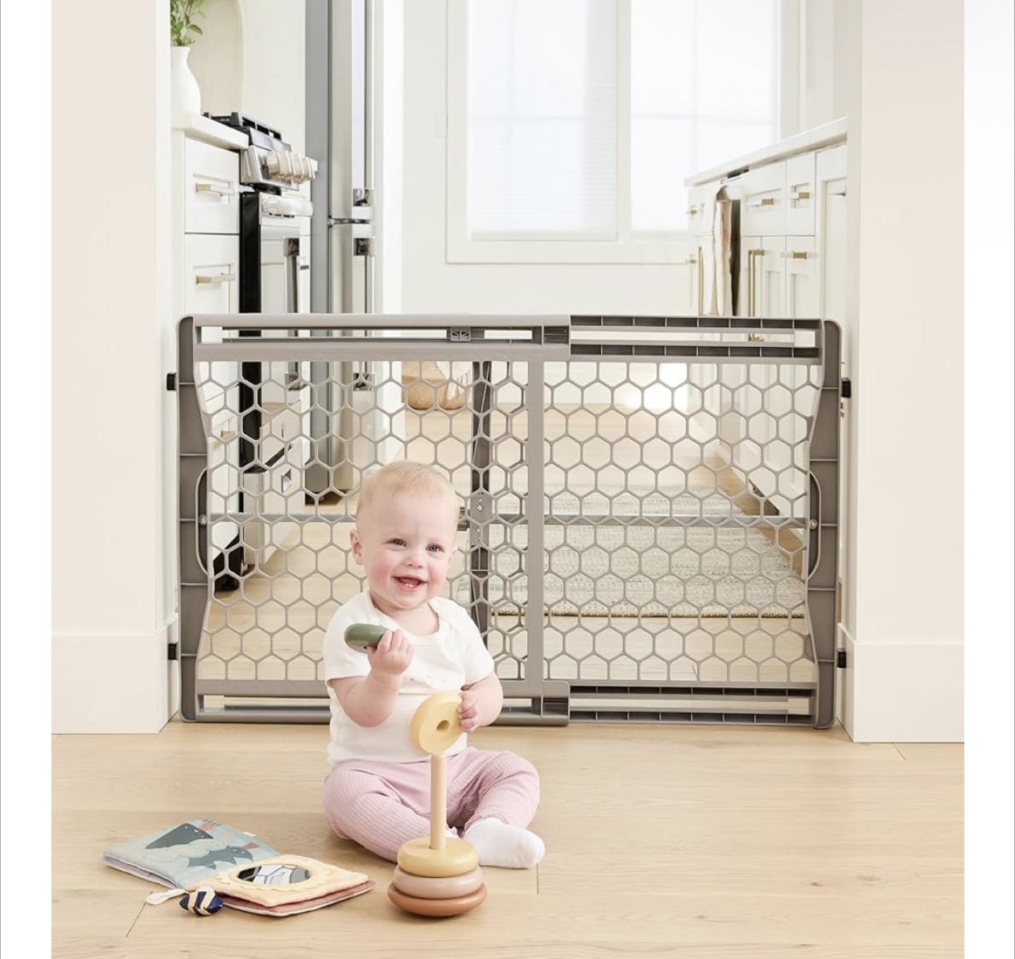 Adjustable Baby/Pet Safety Gate, 28-42 in