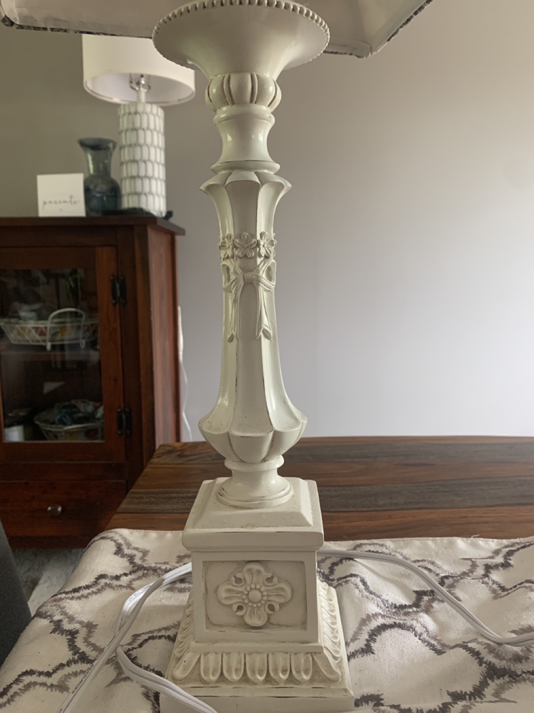 White Toile Table Lamp - photo 3