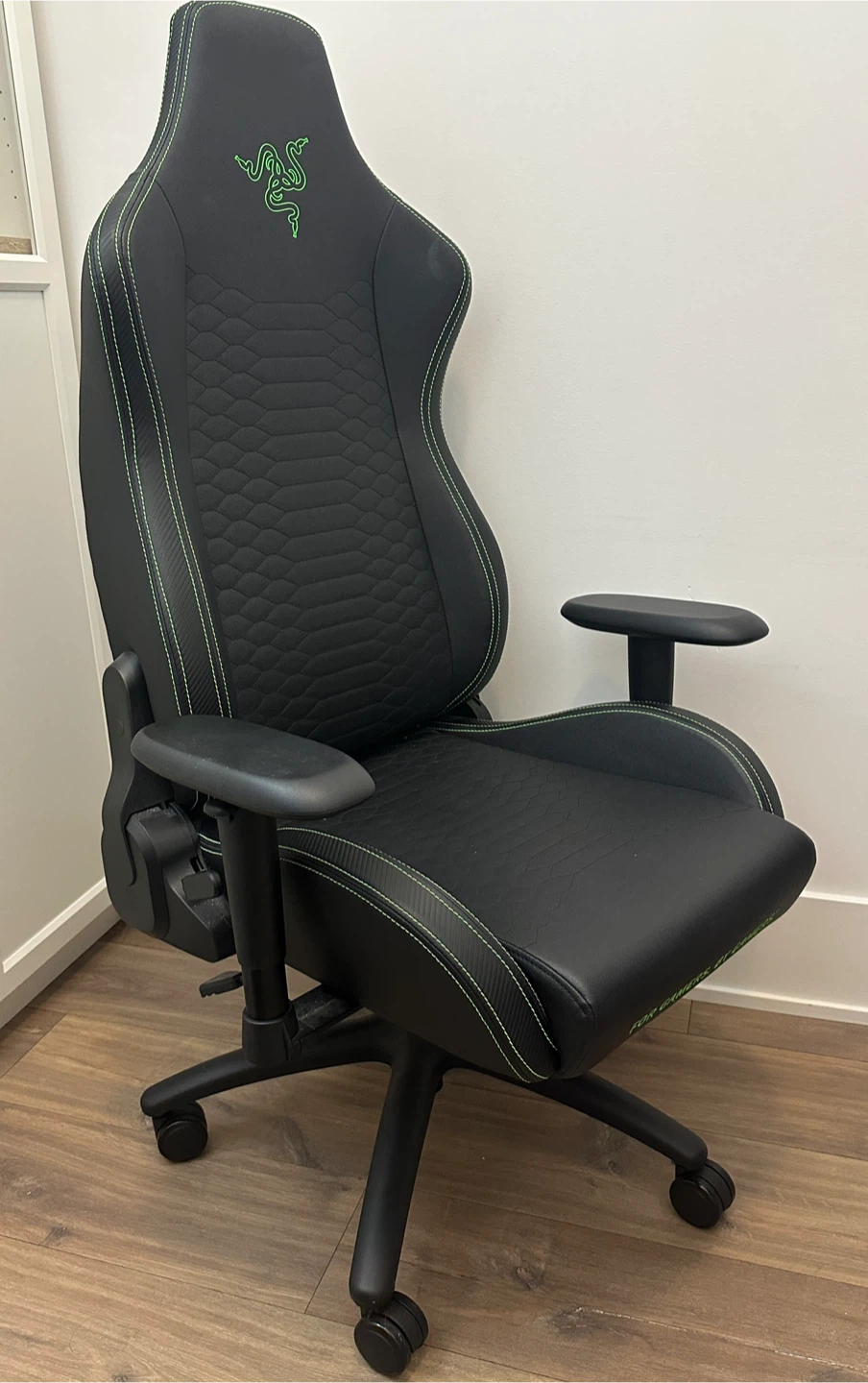 Razer Iskur Ergonomic Gaming Chair - Black & Green
