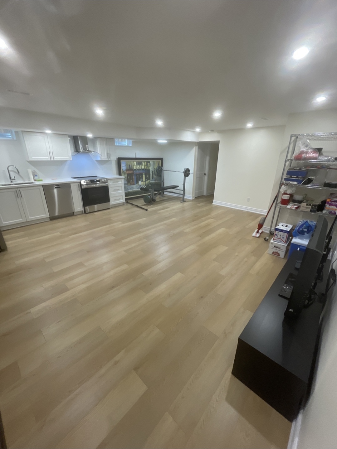 $1,300 Bachelorette Apartment - photo 3