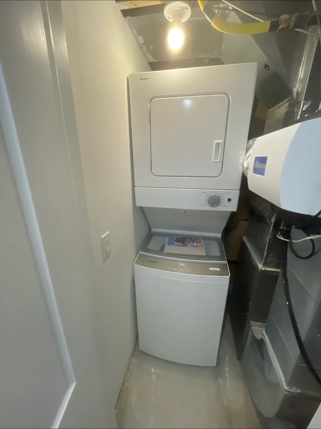 $1,300 Bachelorette Apartment image indicator(8)