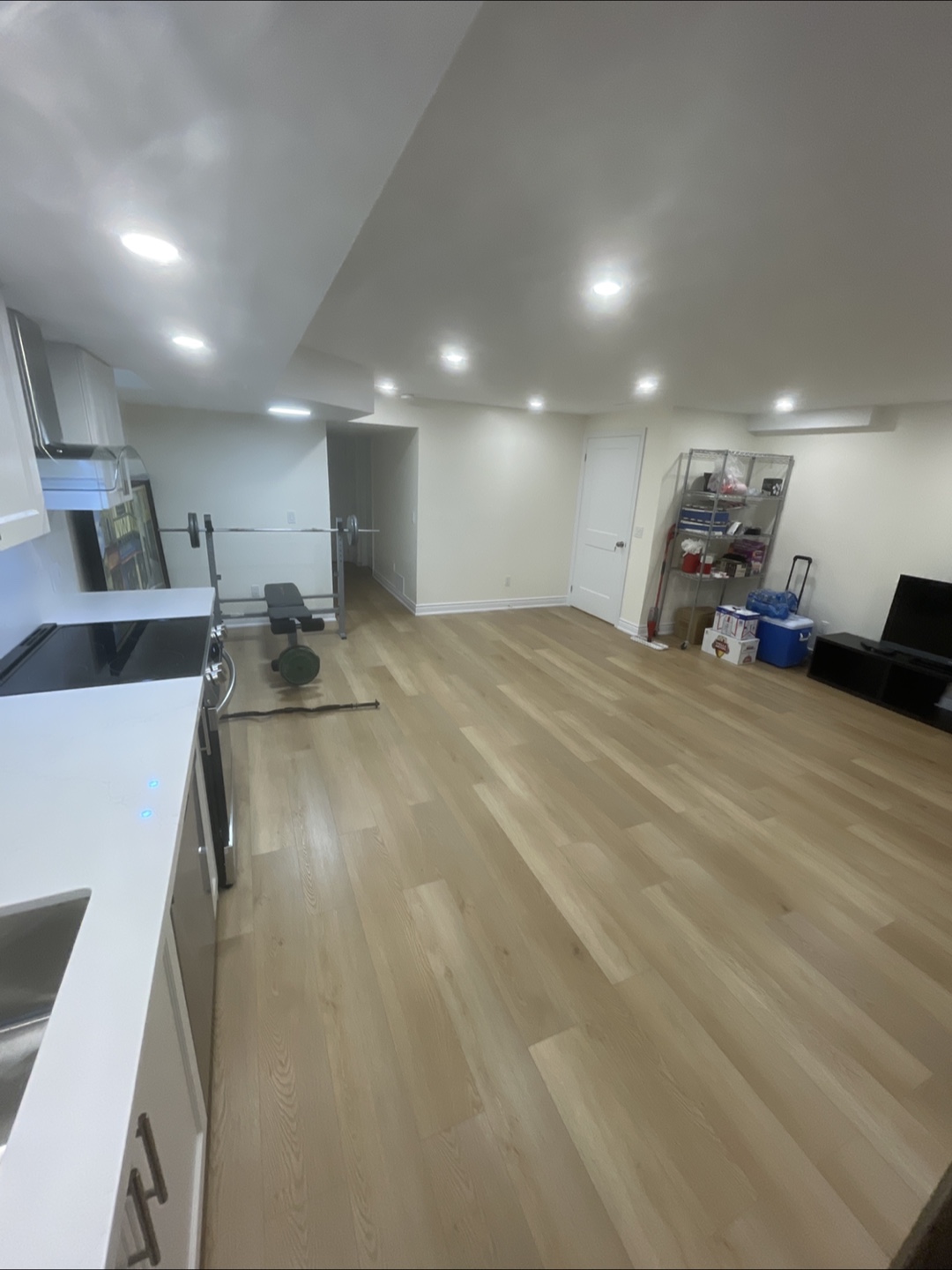$1,300 Bachelorette Apartment - photo 4