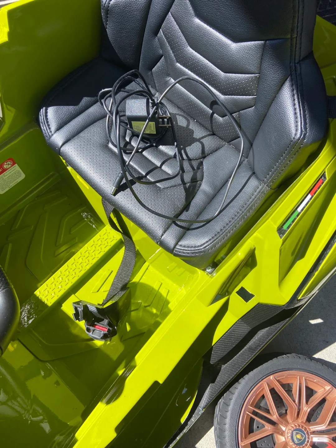 Lamborghini Kids Ride-On Car, Green image indicator(7)