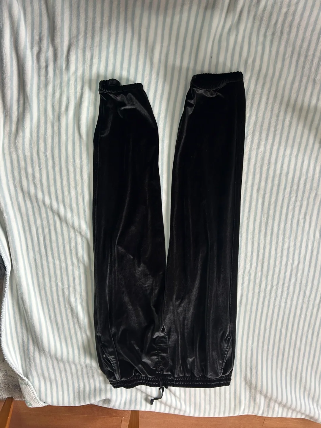 GAP Black Velvet Joggers - Size S image indicator(2)