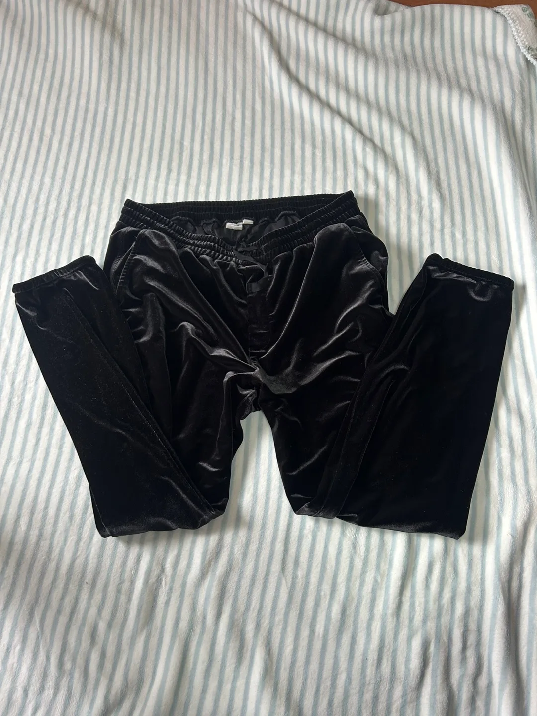 GAP Black Velvet Joggers - Size S image indicator(3)