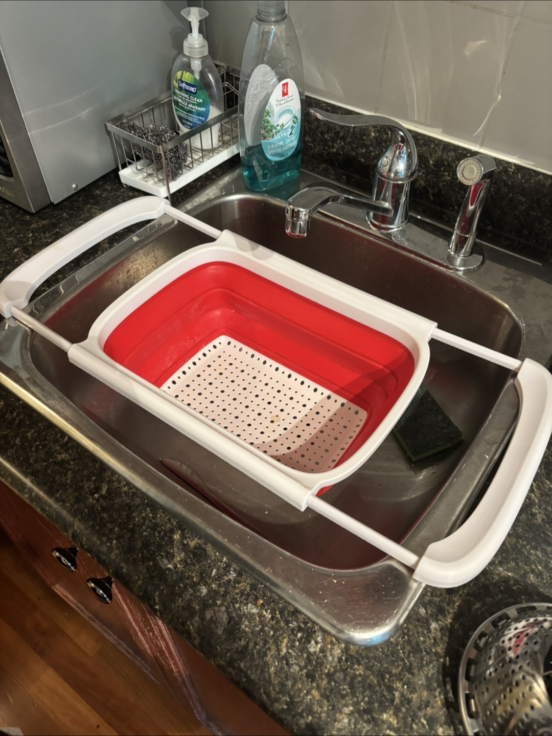 Collapsible strainer