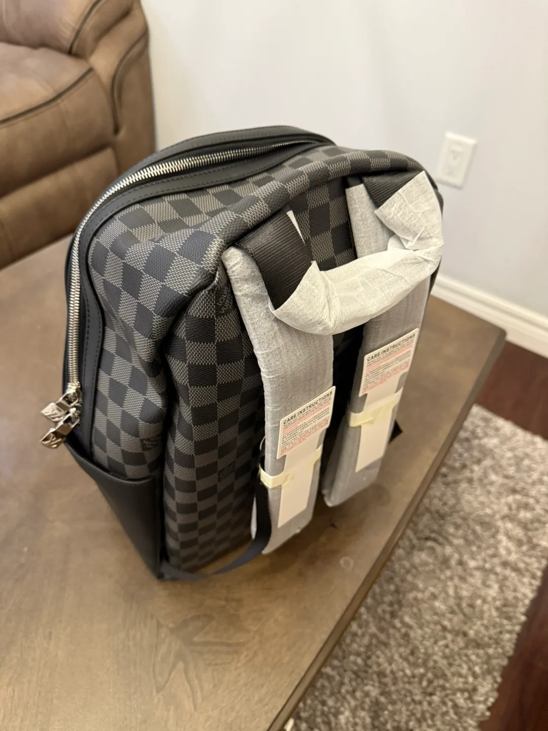Louis Vuitton Damier Graphite Backpack image indicator(4)