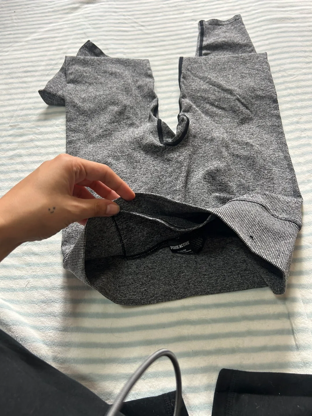 PINK Victoria's Secret Heather Grey Leggings image indicator(4)