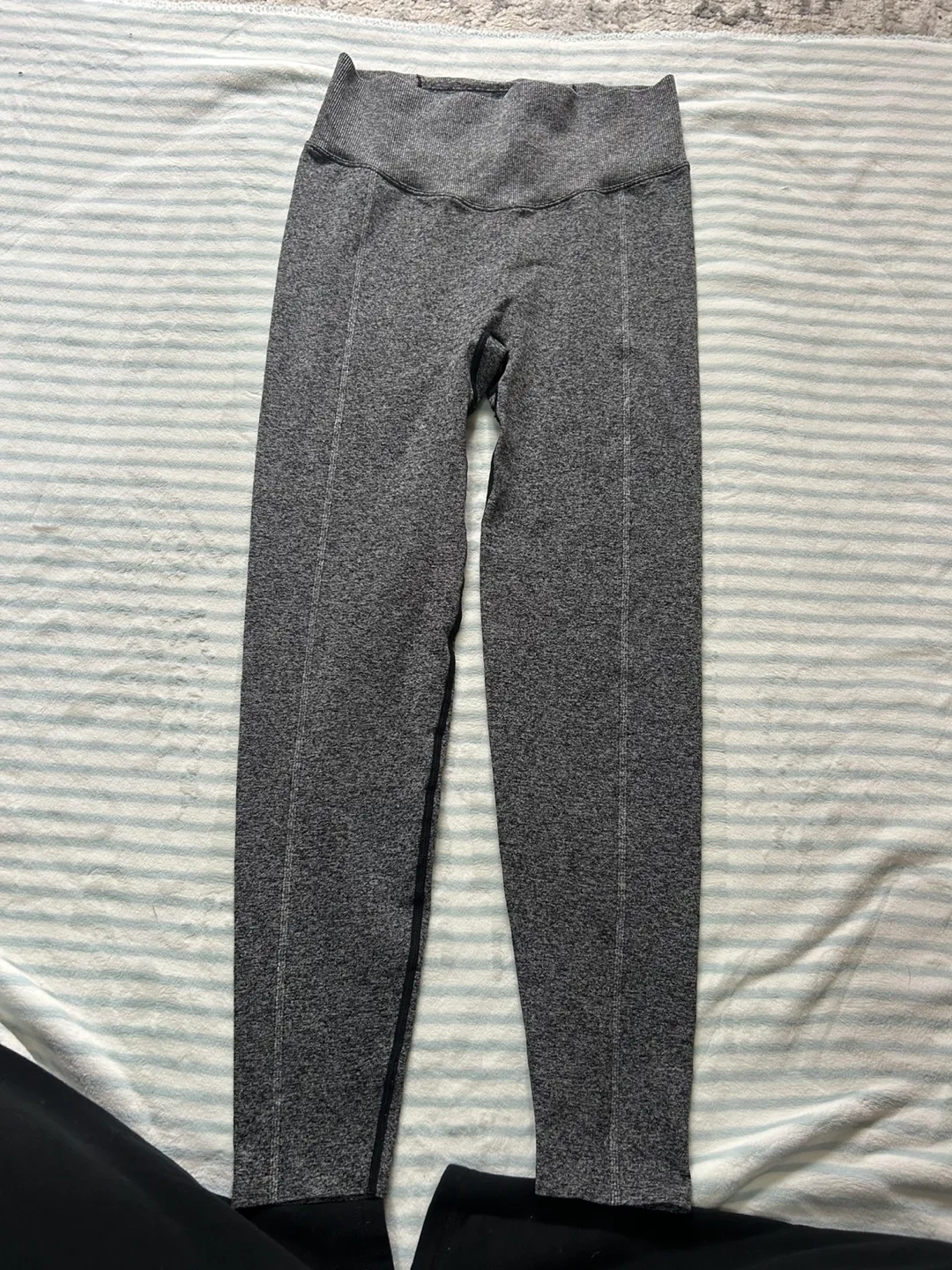 PINK Victoria's Secret Heather Grey Leggings image indicator(2)