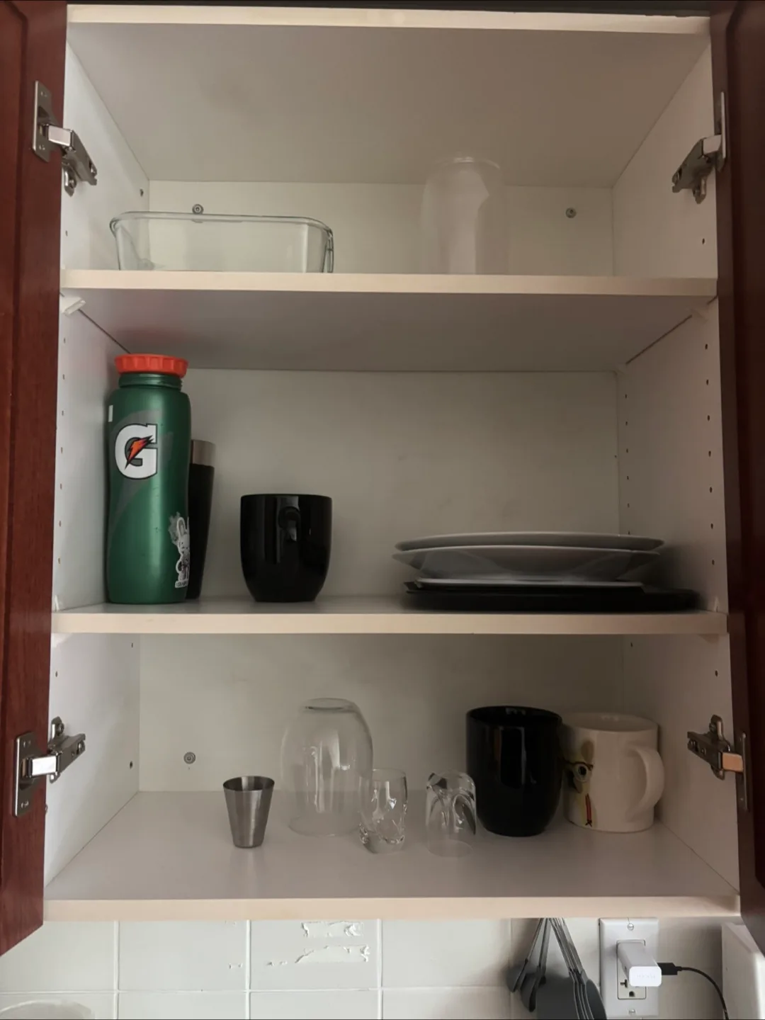 Various kitchen wares thumbnail