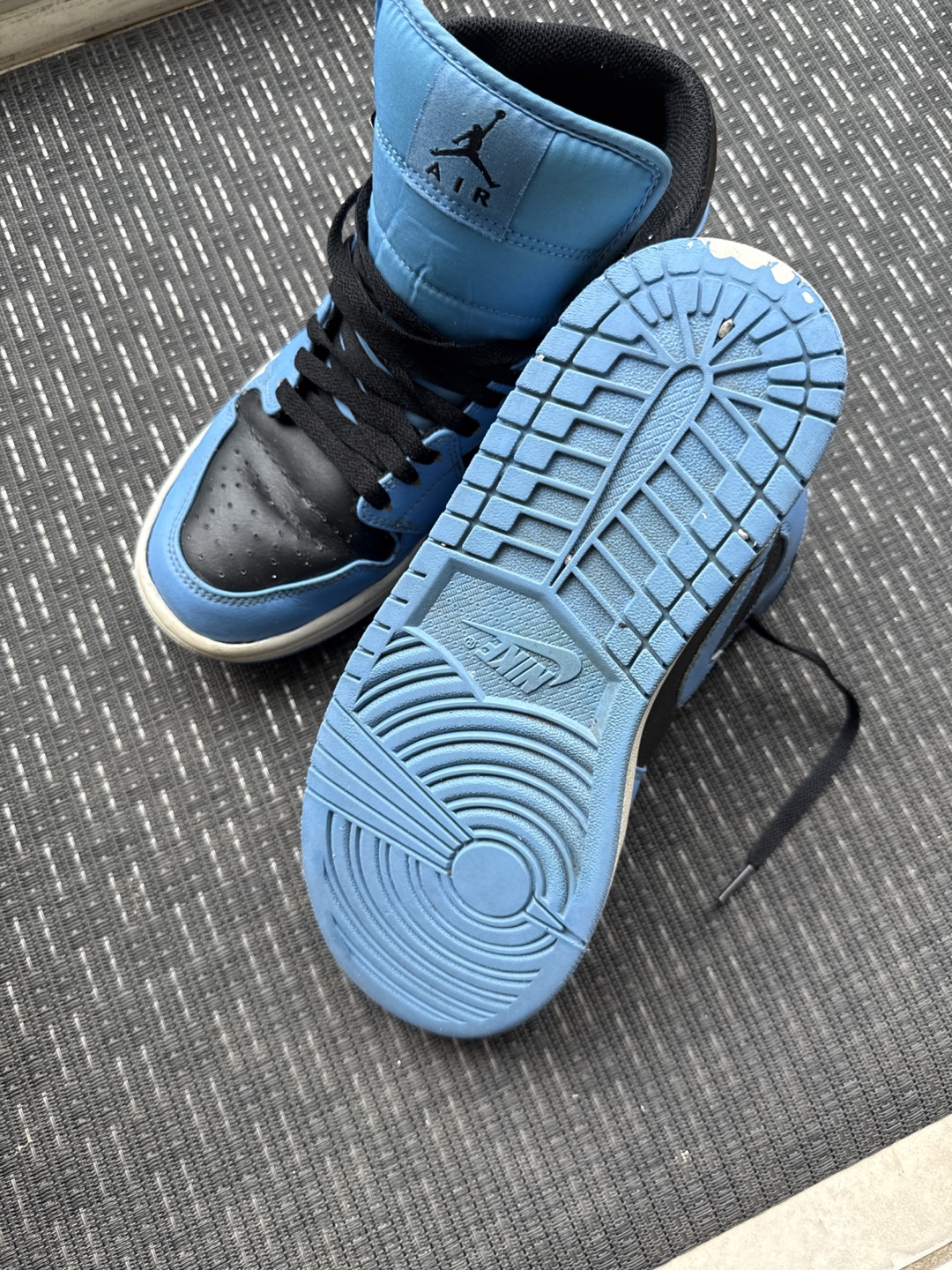Nike Air Jordan 1 High University Blue - Size 8.5 - photo 5