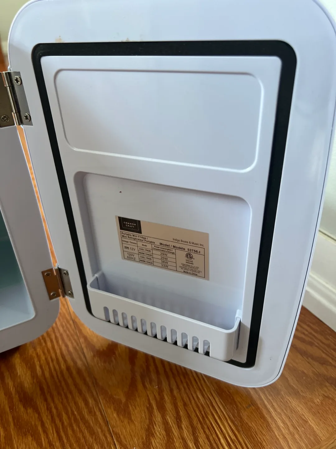 Mini Small Fridge - HOT OR COLD SETTINGS or Beauty Fridge image indicator(3)