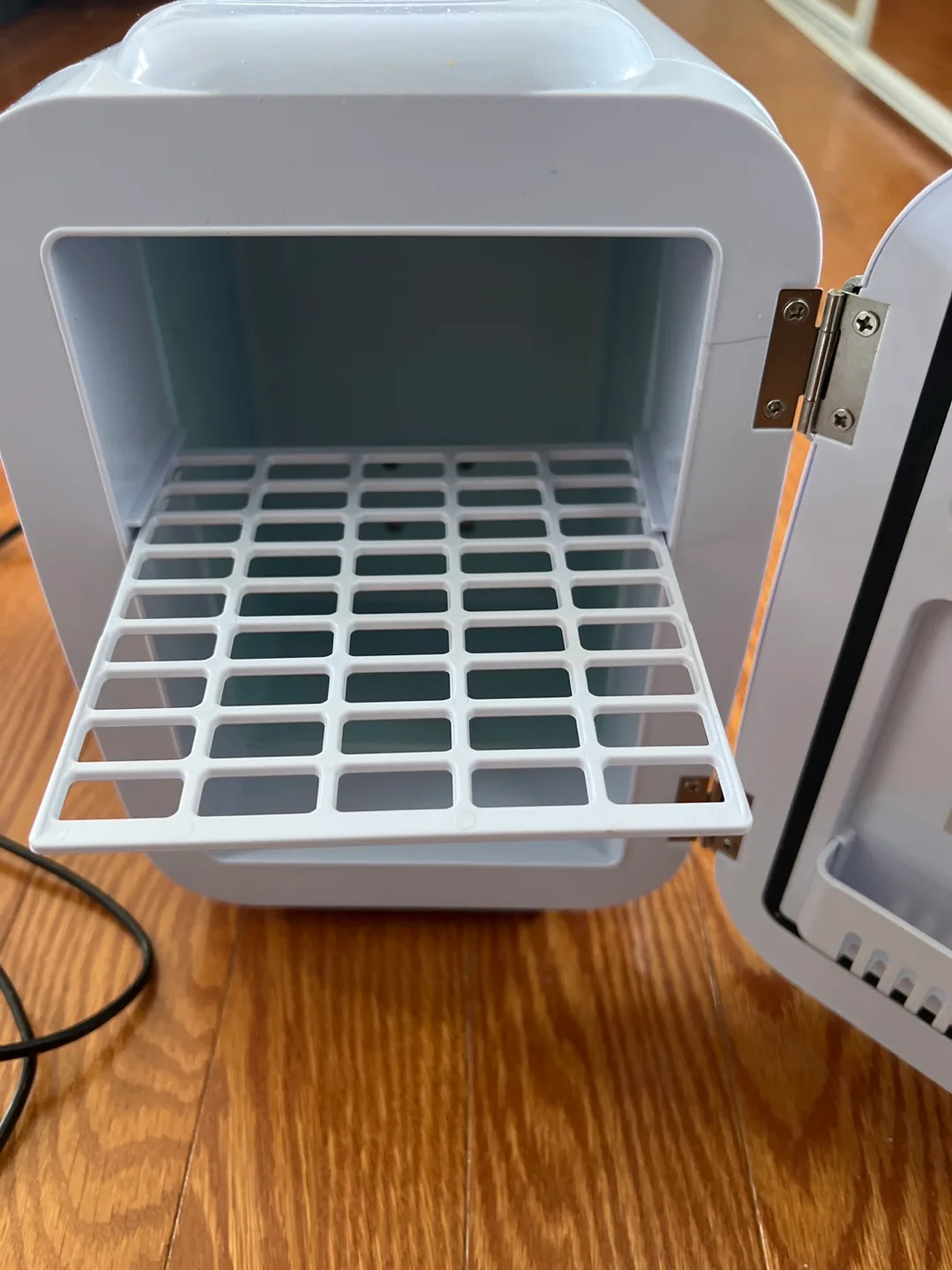 Mini Small Fridge - HOT OR COLD SETTINGS or Beauty Fridge image indicator(5)