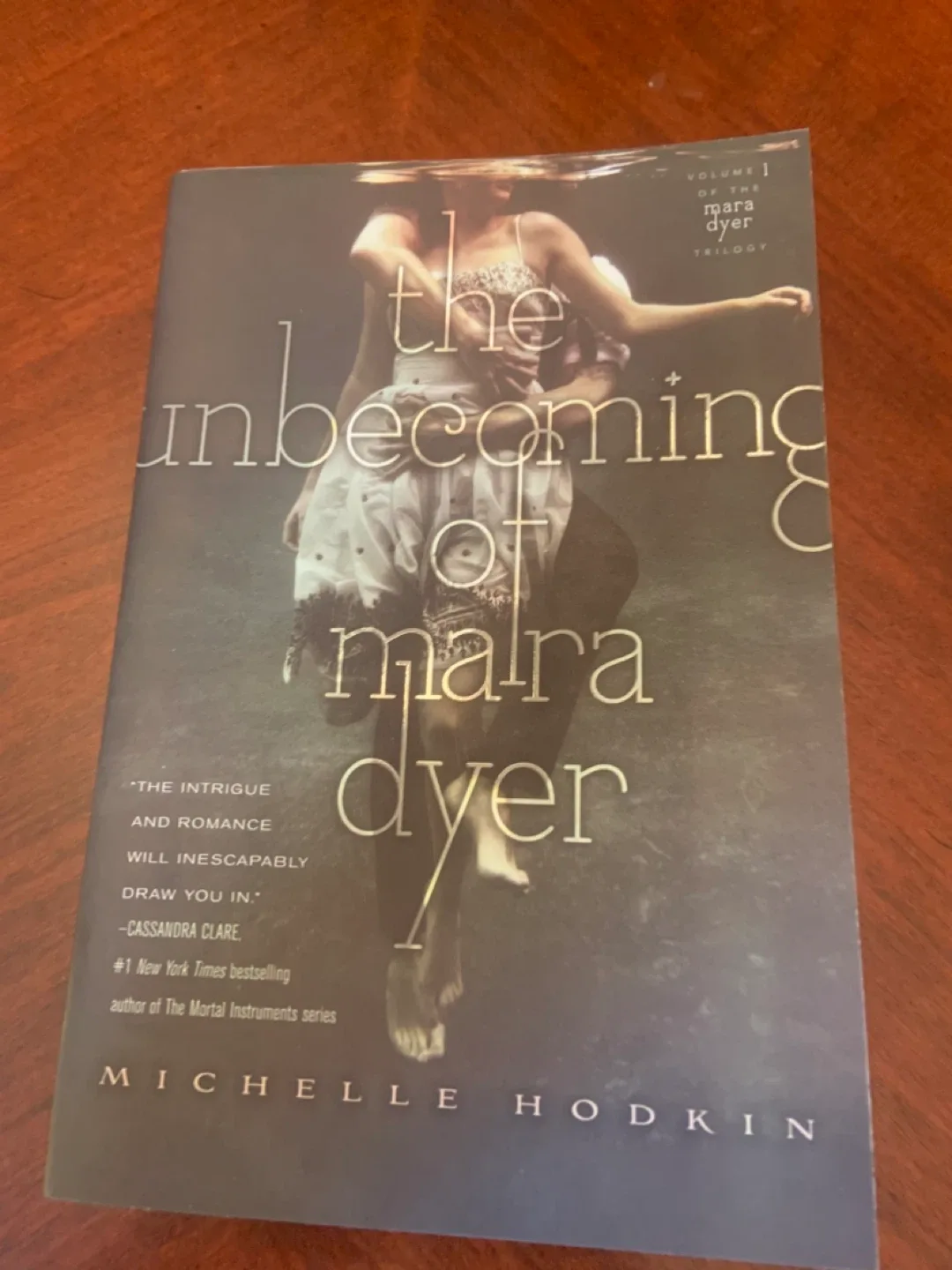 The Unbecoming of Mara Dyer by Michelle Hodkin image indicator(5)