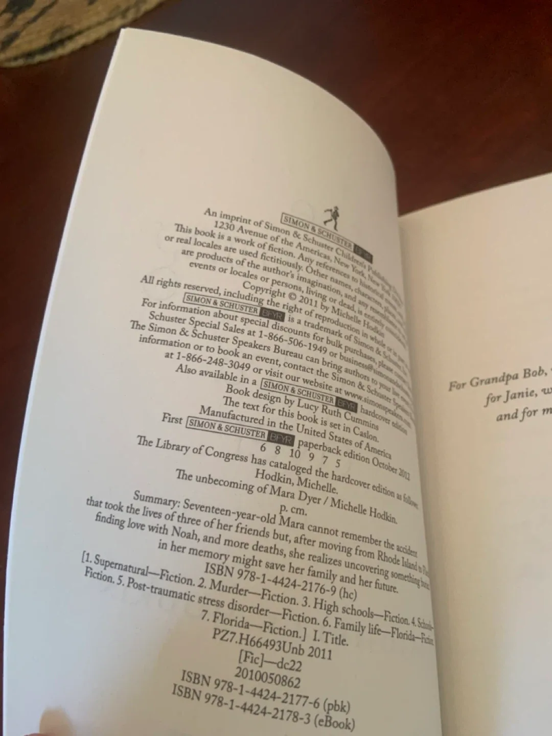 The Unbecoming of Mara Dyer by Michelle Hodkin image indicator(2)