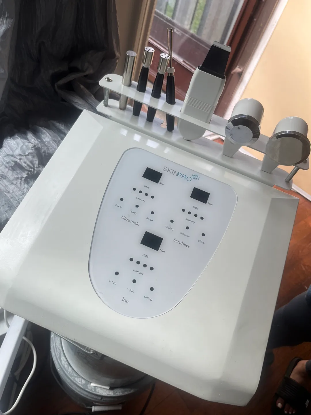 Skinpro Ultrasonic Scrubber Facial Machine thumbnail