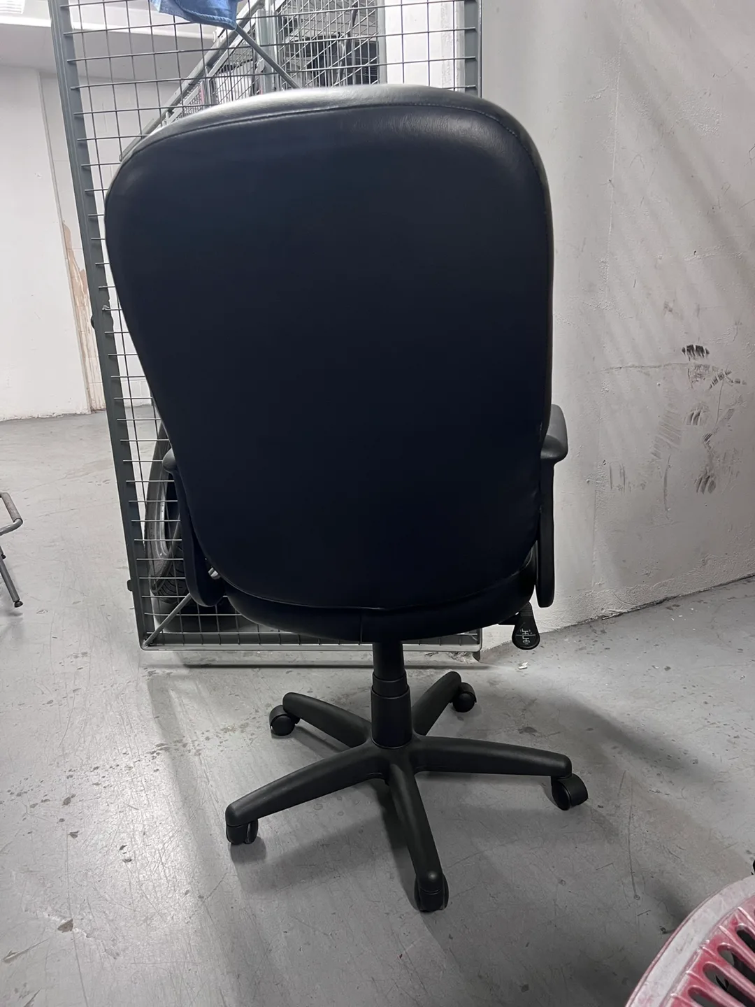 Black Office Chair image indicator(4)