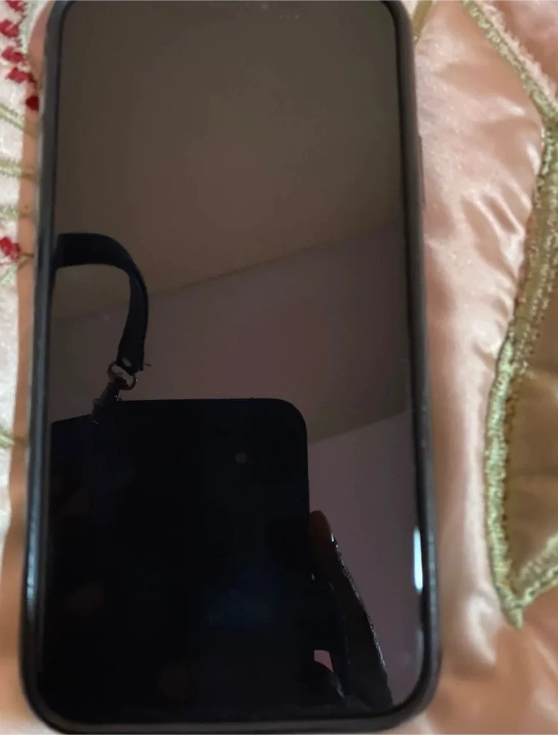 iPhone XR - Cracked Back image indicator(3)