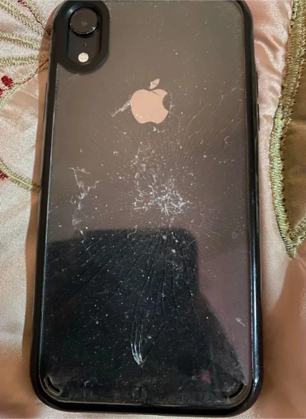 iPhone XR - Cracked Back image indicator(2)