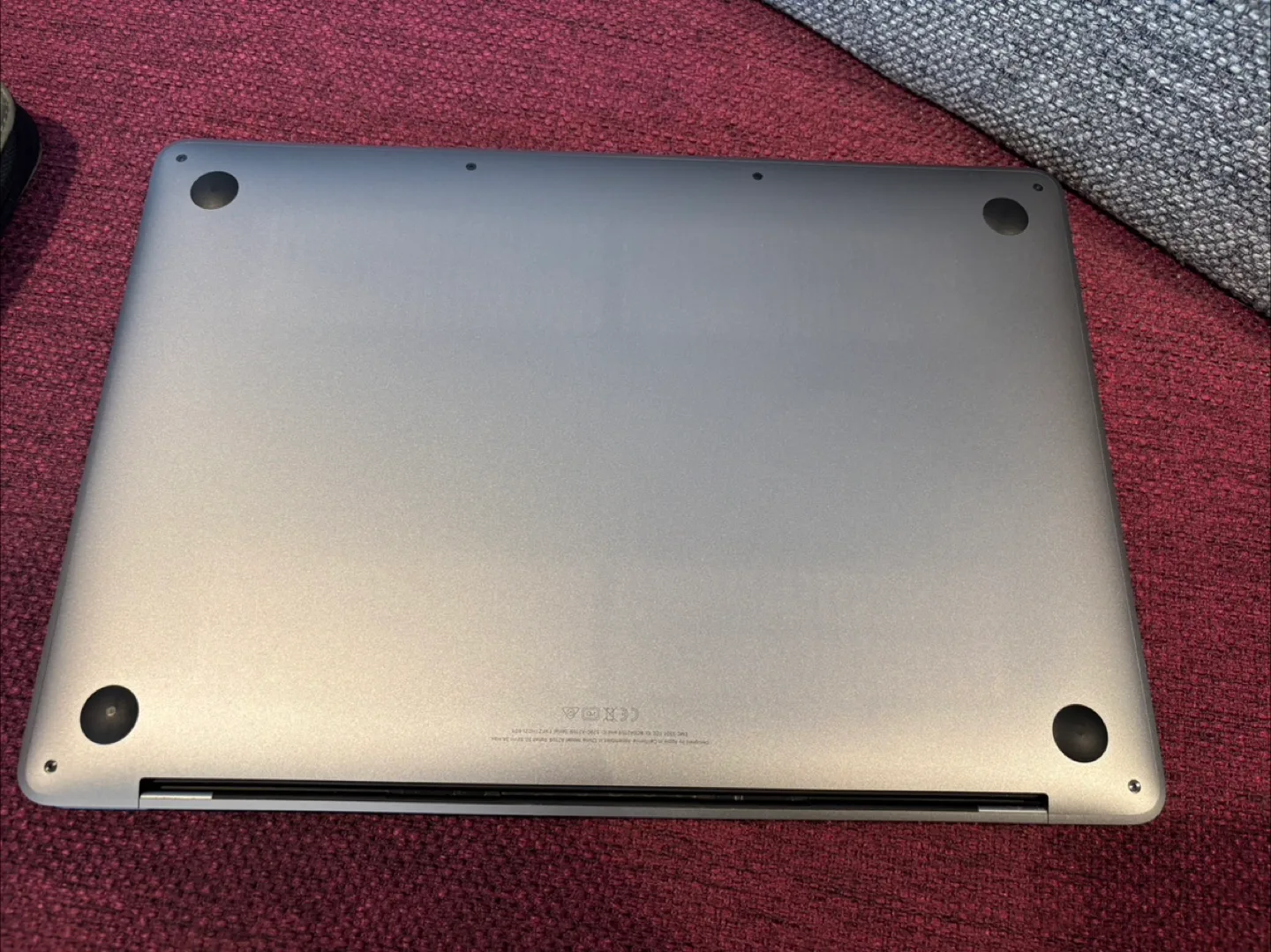 MacBook Pro 2019 in good condition image indicator(5)