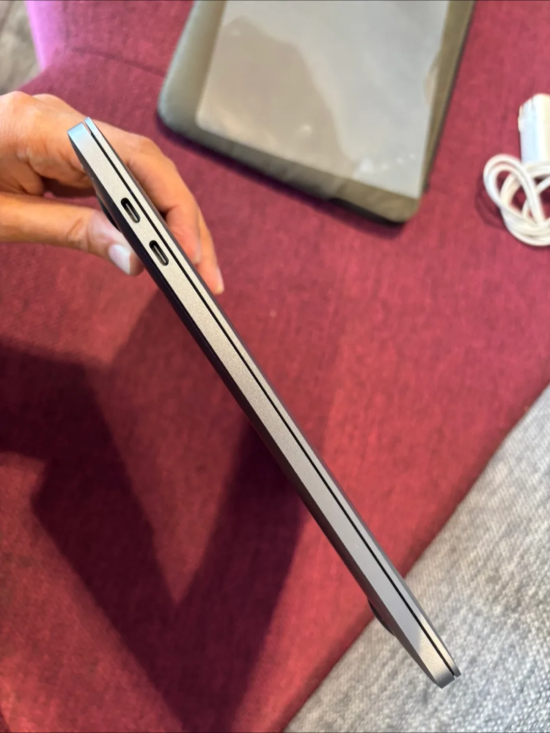 MacBook Pro 2019 in good condition image indicator(6)