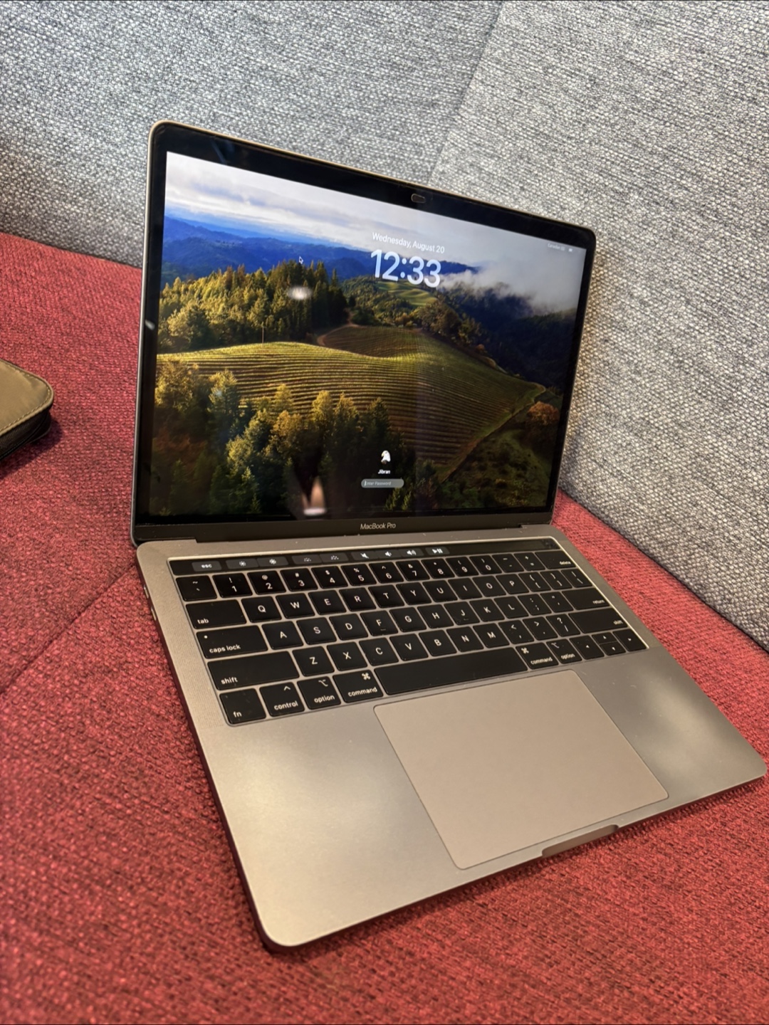 MacBook Pro 2019 in good condition - photo 3